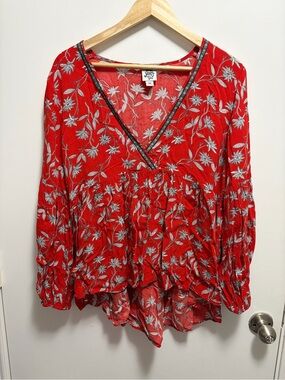 Ivy Jane Red and Black Floral V Neck Top Women’s Size Medium